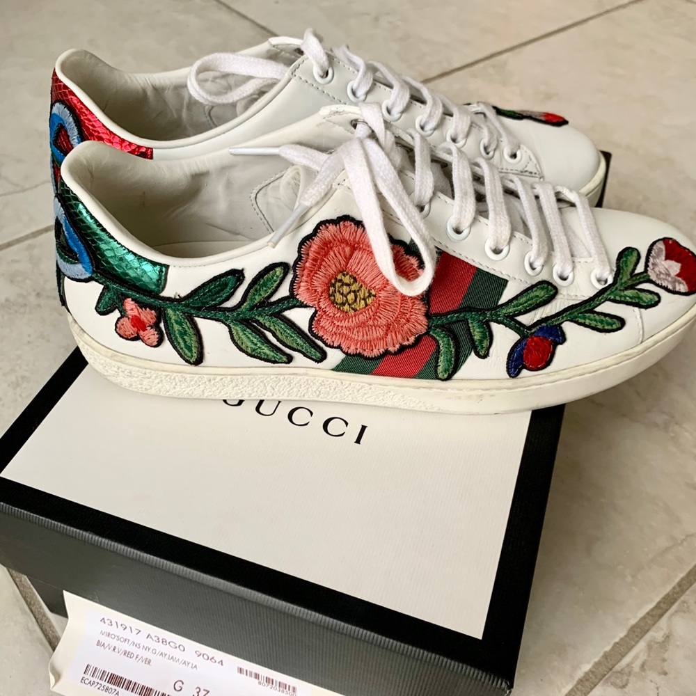 Gucci floral embroidered sneakers
